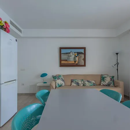 Apartamento Con Terraza Y Piscina En Playa Del Ing *