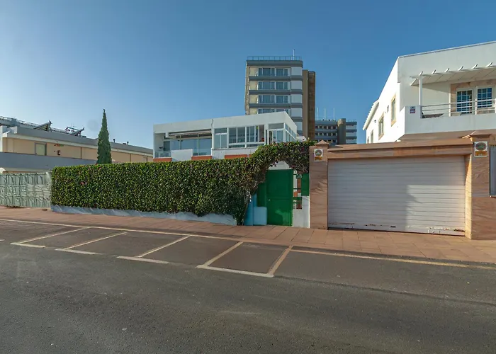 Con Terraza Y Piscina En Playa Del Ing Плайя-дель-Инглес