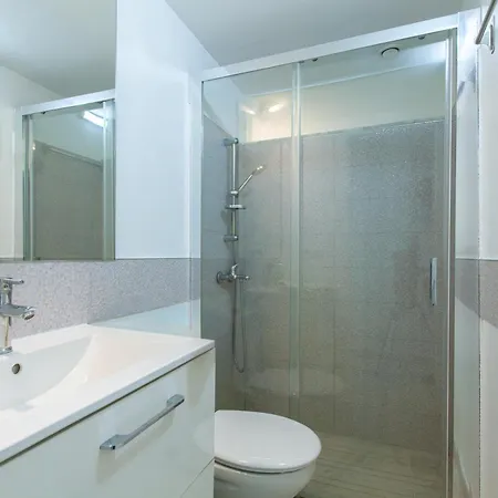 Con Terraza Y Piscina En Playa Del Ing *