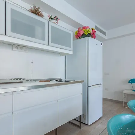 Con Terraza Y Piscina En Playa Del Ing