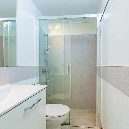 Con Terraza Y Piscina En Playa Del Ing *