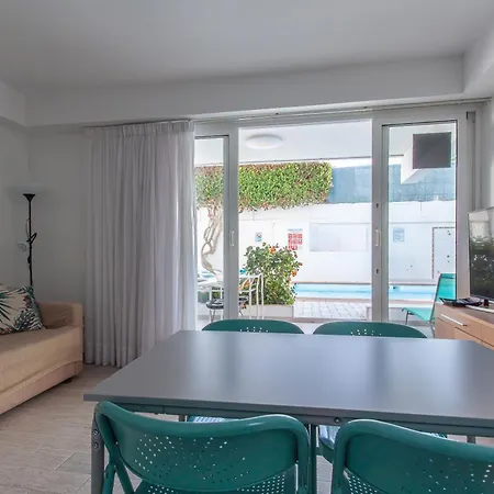 Con Terraza Y Piscina En Playa Del Ing Playa del Inglés