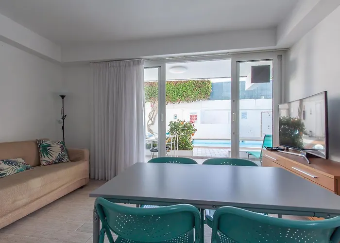 Con Terraza Y Piscina En Playa Del Ing 플라야 델 잉글스