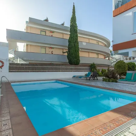 Con Terraza Y Piscina En Playa Del Ing 아파트